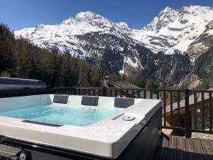 Appartements Chalet Fegguese - 4 bedroom chalet with hot-tub : photos des chambres