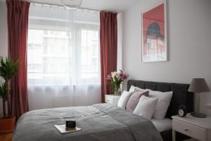 oompH Warsaw Skyline 3BDR Retreat with AC