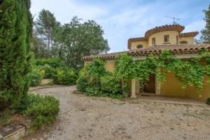 Maisons de vacances Les Girolles - Villa climatisee avec piscine : photos des chambres