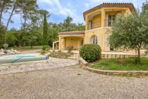 Maisons de vacances Les Girolles - Villa climatisee avec piscine : photos des chambres