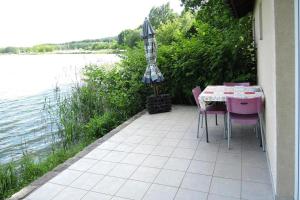 Holiday House in Szczecin at the lake with parking space for 4 persons