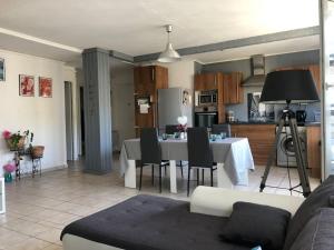 Appartements Appartement balcon, place de parking, centre ville : photos des chambres