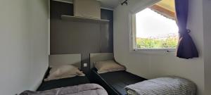 Complexes hoteliers Grand Mobil home 10 places avec 4 chambres SIBLU proche Ocean : photos des chambres