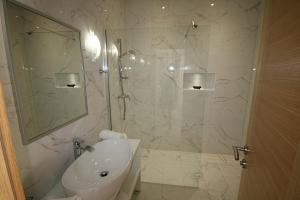 Villasanta De Luxe Apartments with Pool