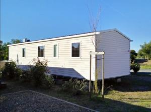 Maisons de vacances Bungalow confortable a Gastes + Piscine : photos des chambres