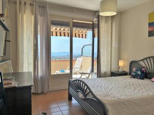 Appartements Bormes-les-Mimosas: Appt climatise, 5 couchages, parking, grande terrasse - FR-1-251-136 : photos des chambres