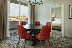 Presidential King Suite with Plaza View room in Sheraton Suites Country Club Plaza