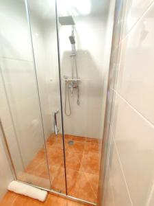 VILLA FALCONERA APARTAMENTS, GANDIA a las faldas de la montaña RELAX & PETS