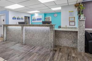Travelodge by Wyndham Livonia Canton Novi Detroit Area