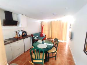 VILLA FALCONERA APARTAMENTS, GANDIA a las faldas de la montaña RELAX & PETS