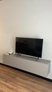 Amber Home - brand NEW luxury 1 bedroom apartment located in the very city center