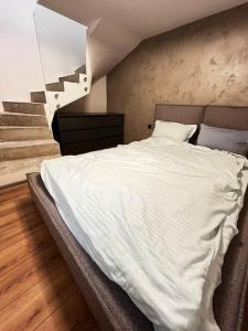 Amber Home - brand NEW luxury 1 bedroom apartment located in the very city center