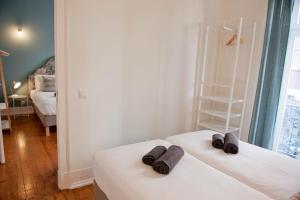 Her Majesty at Liberdade Avenue CR1E