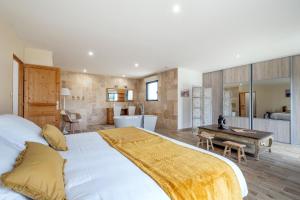 Maisons de vacances Villa Boyard - Pour 10 avec piscine privee et jacuzzi : photos des chambres