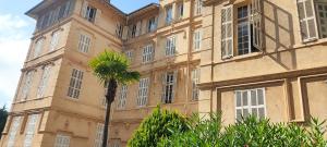 à 50 m des plages, proche du vieux port et palais des festivals superbe 3 P moderne