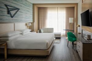 Standard Guest room with 1 King, City view room in Marriott Fort Lauderdale Airport