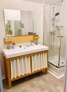 B&B / Chambres d'hotes Ferme de Gratteloup : Chambre Familiale