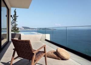Bardo Villa, Endless Blue with Heated Pool, By ThinkVilla