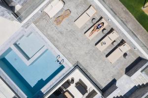 ViveVerde Villa, featuring 3 Pools - Walking distance to Beach & Shops, By ThinkVilla