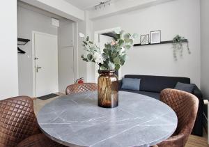 LL Properties - H99 Main Street Stay