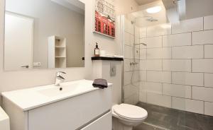 LL Properties - H99 Main Street Stay