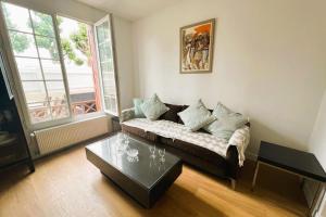 Cosy Town house with its beautiful terrace