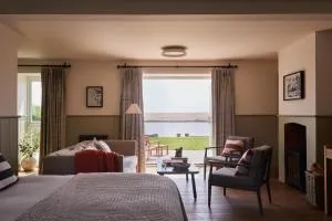 Moonfleet Manor Hotel
