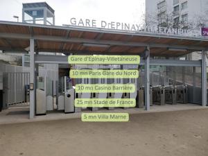 Maisons de vacances La Villa Marne - Tout equipe, 15mn Paris Gare du Nord, Parking Prive Gratuit, Terrasse, Jardin, Stade de France, Casino d'Enghien, Hippodrome, Universite : photos des chambres