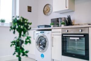 1BR & 2BR Apt - free PARKING close to EVERTON & ANFIELD stadium, Liverpool City Centre managed by Chique Properties Ltd