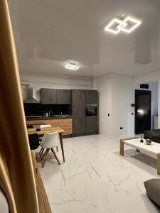 Koya Tower by Lake Mamaia