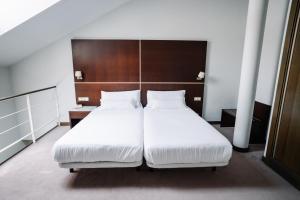 Duplex Twin Room with Living Room  room in Palacio de los Blasones Suites