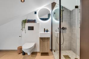 Private Room in Beautiful Mountain Home w Sauna