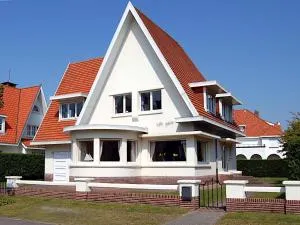 Valerie V spacious villa in De Haan with sauna - Strooiendorp