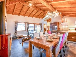 Chalets Comfortable and cosy chalet in Meribel, in the traditional village of Les Allues : photos des chambres