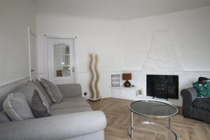 Whitley Bay - Sleeps 6 - Parking - Fast Wifi - Dogs Welcome