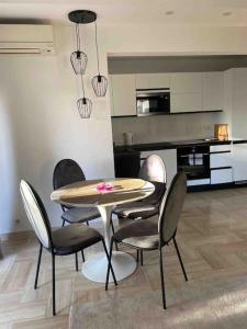 2 bedroom apartament close to the beach