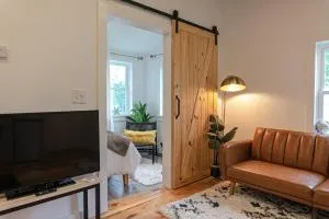 Campfire Cottage Fireplace, fire pit & no chores! - Red Hook