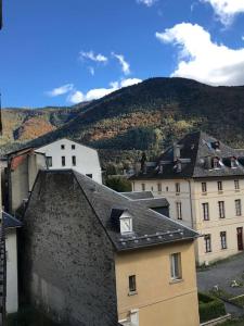 Appartements Studio calme avec balcon et parking au coeur de Luchon : photos des chambres