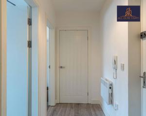 Swan House Apartment 4 - 1 Bed Apartment - Sleeps up to 4 - Free Parking - Liverpool - close to city centre - ByELITE STAYS