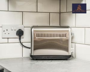 Swan House Apartment 5 - 2 Bed Apartment - Sleeps 6 - Free Parking - Liverpool - close to city centre - ByELITE STAYS