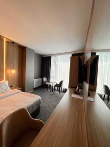 Royal Mass Airport Business Hotel