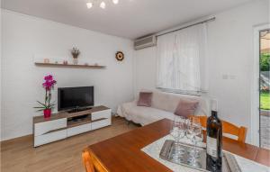 Beautiful Apartment In Novi Vinodolski With 2 Bedrooms And Wifi