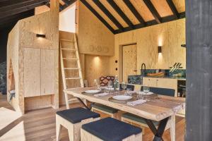 Hutstuf The Eagle & Private Outdoor Spa