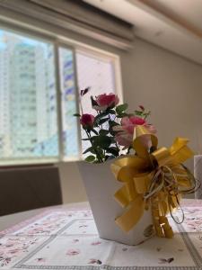 02 suítes e 02 vagas de garagem.