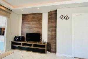 02 suítes e 02 vagas de garagem.