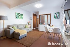 Host Wise - Comfy Bright Flats with Netflix