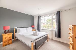 3-Bed Family Home with Parking & Large Garden