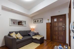 Host Wise - Comfy Bright Flats with Netflix