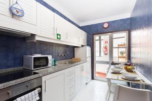 Host Wise - Comfy Bright Flats with Netflix