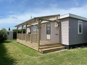 Chalet Boerennest - Heerlijk chalet met overkapt terras en 3 slaapkamers - max 5 pers - 3 km van Noordzee - locatie op camping Moorhoek 10 - 洛坎杰